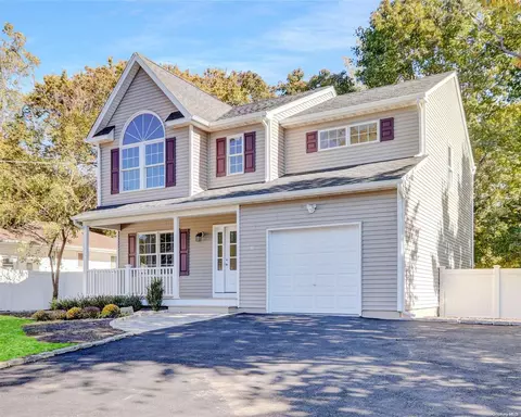 15 Condor Rd, Rocky Point, NY 11778