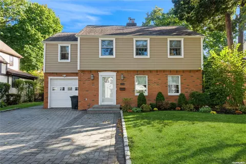 206 Derby St, North Hempstead, NY 11596