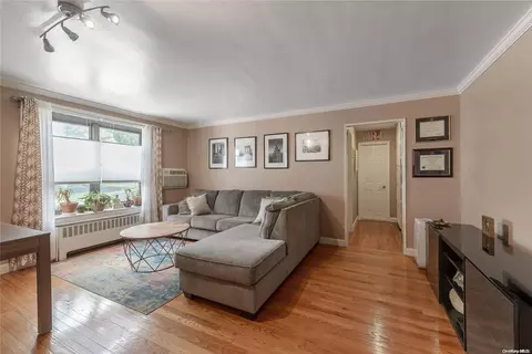 4 Terrace Cir #1A, North Hempstead, NY 11021
