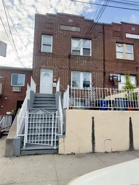 50-52 48th St, New York, NY 11377