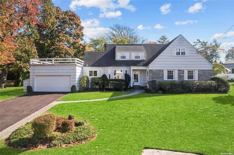 175 Lefferts Rd, Woodmere, NY 11598