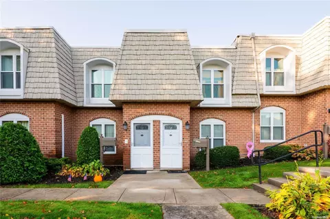 175 Main Ave #106, Wheatley Heights, NY 11798