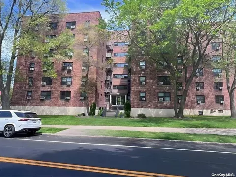 75-05 210 St #3N, New York, NY 11364
