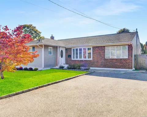 76 Miller Ave, North Babylon, NY 11703