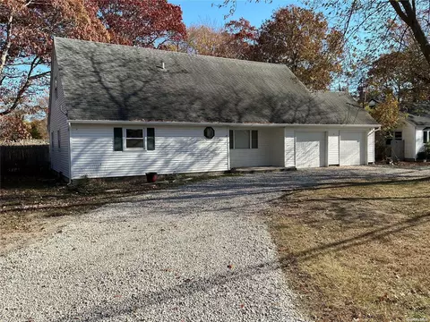 75 Johns Neck Rd, Shirley, NY 11967