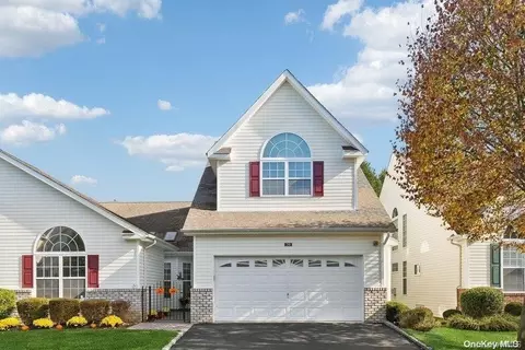 70 Constantine Way #70, Mount Sinai, NY 11766