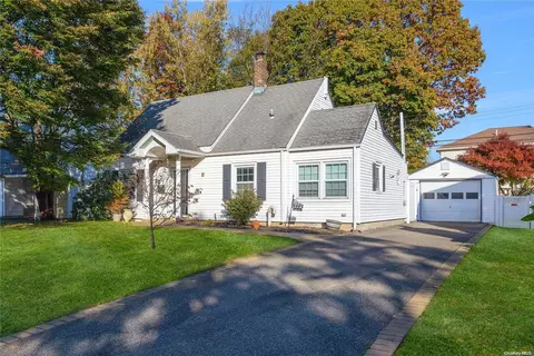 273 Curtis Ave, North Hempstead, NY 11514
