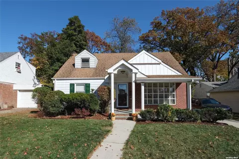 1602 Arkansas Dr, Valley Stream, NY 11580