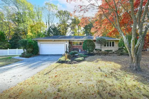 69 E Deer Park Rd, Dix Hills, NY 11746