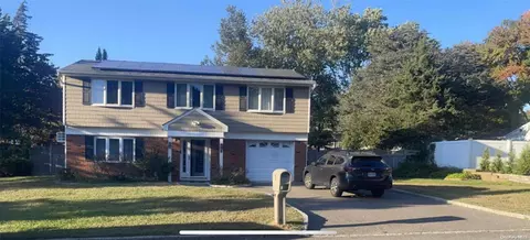 9 Glatter Ln, Centereach, NY 11720