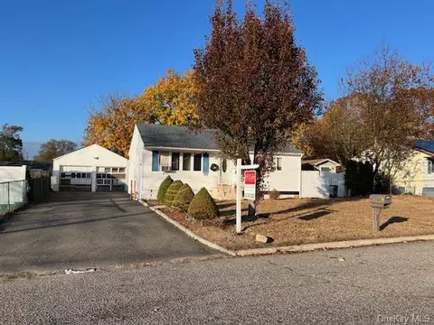 33 Cypress St, Central Islip, NY 11722