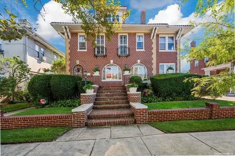 28 W Walnut St, Long Beach, NY 11561