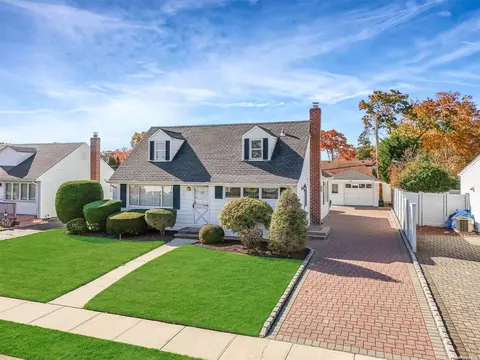 738 Buchanan Rd, East Meadow, NY 11554