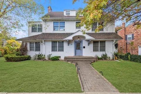 946 Allen Ln, Woodmere, NY 11598