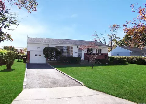 4 New Hwy, Commack, NY 11725