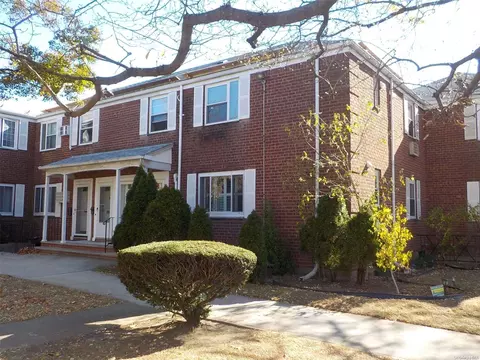 76-39 Commonwealth Blvd #F-2, New York, NY 11004