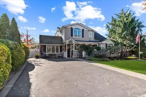62 Twin Ln N, Wantagh, NY 11793