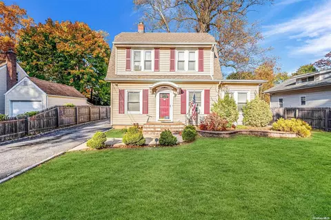 105 Washington Ave, Amityville, NY 11701