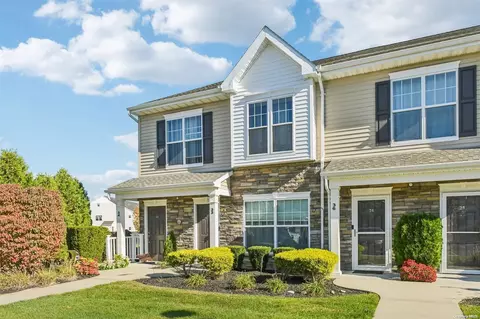 33 Weatherby Ln #_, Central Islip, NY 11722