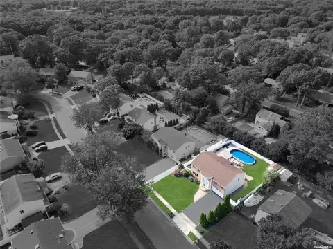 76 Empress Pines Dr, Nesconset, NY 11767