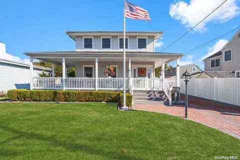 51 1st Ave, Massapequa Park, NY 11762