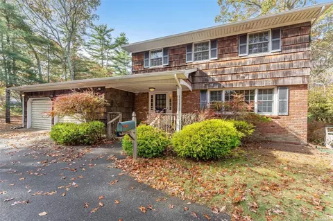 57 Jagger Ln, Westhampton, NY 11977