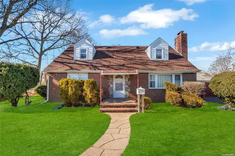 15 Rose Ave, Hempstead, NY 11550