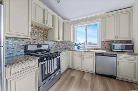 148-53 235th St, New York, NY 11422