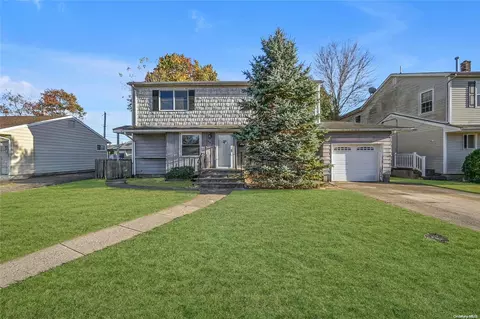 218 Dartmouth Dr, Hicksville, NY 11801