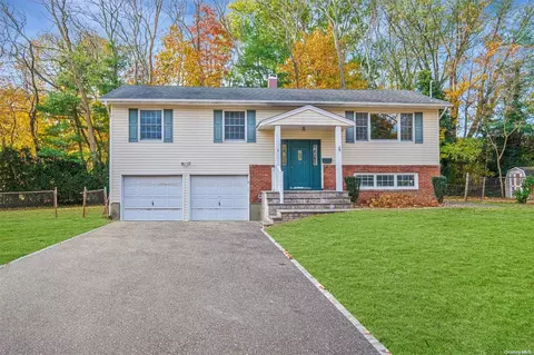 8 Parkside Dr, Kings Park, NY 11754
