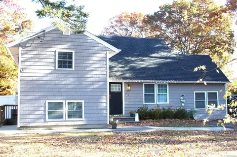1 Wenmore Ln, Port Jefferson Station, NY 11776