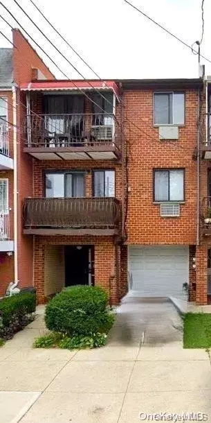 84-22 60th Rd, New York, NY 11379