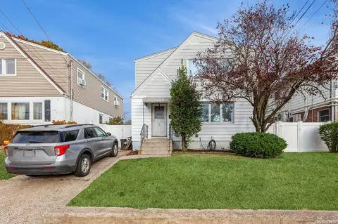193 Nassau Blvd, West Hempstead, NY 11552