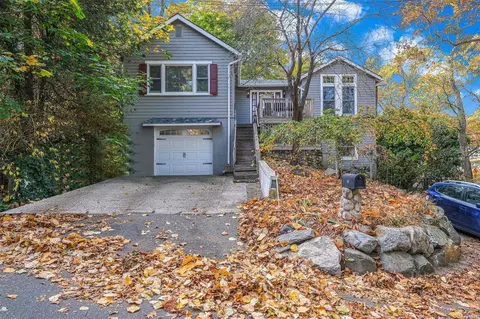 4 Bellrose Rd, Sound Beach, NY 11789