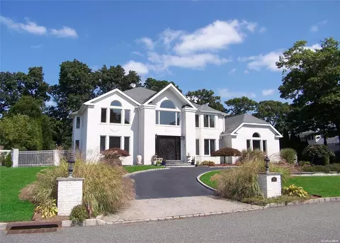 11 Cobblestone Ln, Lake Grove, NY 11755