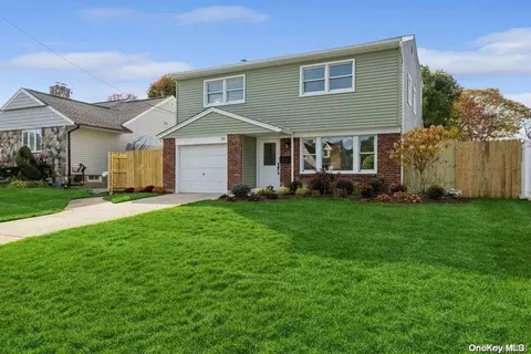 79 Fox Blvd, Massapequa, NY 11758