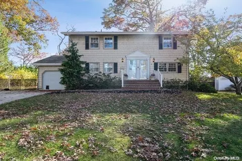 406 Walker St, West Babylon, NY 11704