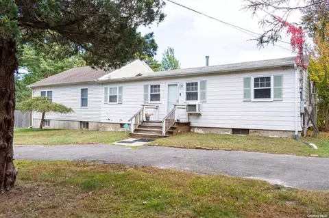 131 Middle Island Blvd, Middle Island, NY 11953