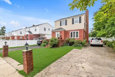 28 Opal St, Elmont, NY 11003