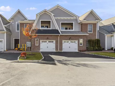 234 Coach Dr #234, Huntington, NY 11743