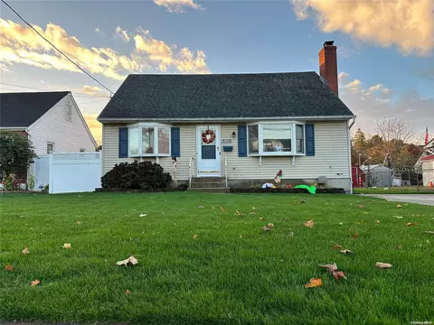 108 E 9th St, Huntington Station, NY 11746