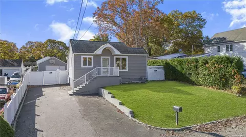 74 Blossom Ave, Holtsville, NY 11742