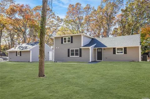 194 Rustic Rd, Lake Ronkonkoma, NY 11779