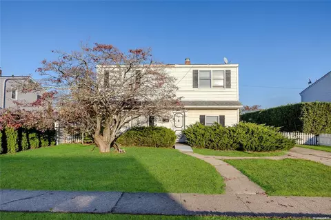 174 Swan Ln, Levittown, NY 11756