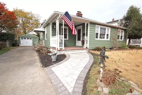 160 Church Ave, Islip, NY 11751