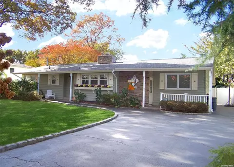 1146 Grundy Ave, Holbrook, NY 11741
