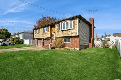 260 38th St, Lindenhurst, NY 11757