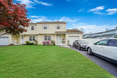 21 Elm St, Central Islip, NY 11722
