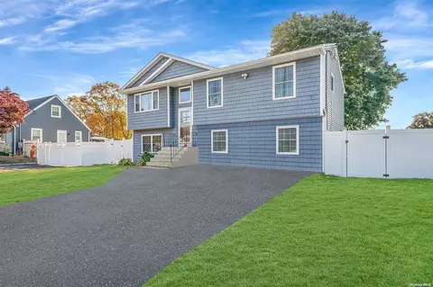 94 Magaw Pl, West Babylon, NY 11704