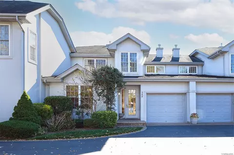 586 Verona Dr #586, Melville, NY 11747